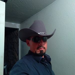 Meet your Posher, Efren